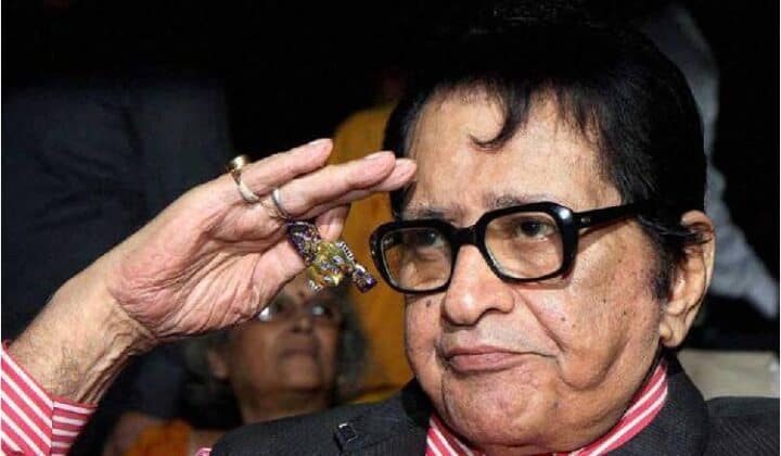 Singer Manoj Kumar Charges