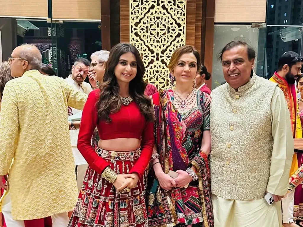 Kinjal dave with mukesh ambani & neeta ambani at wedding