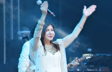 Alka-Yagnik-booking-fees